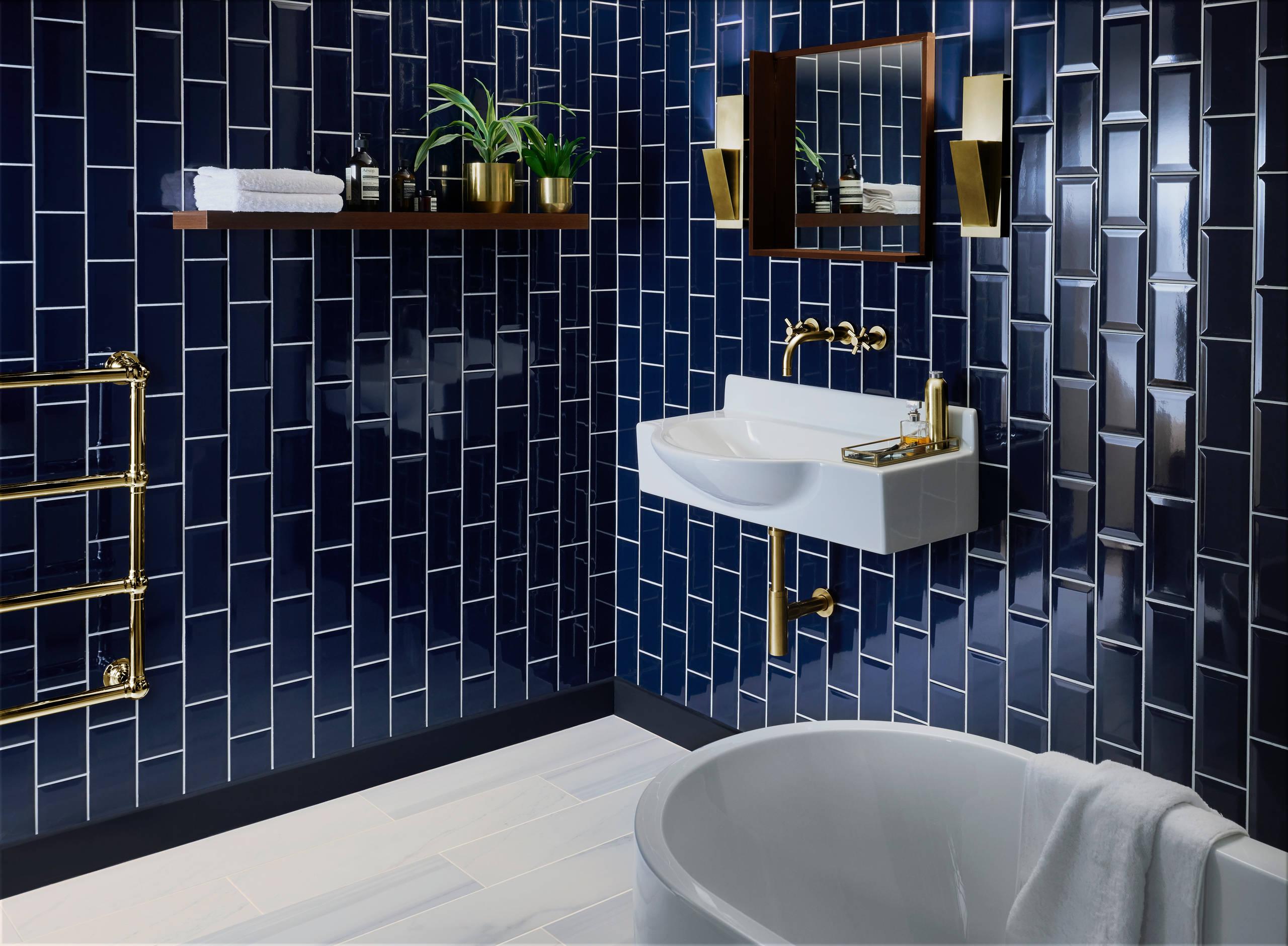 Lựa chọn màu sắc xanh cổ điển cho phòng tắm phong cách cổ điển 